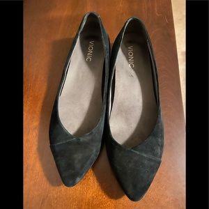 Vionic pointed toward suede flats size 9